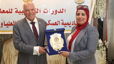 نقيب المعلمين يكرم 5 معلمات من المتميزات في العمل التربوي