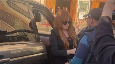 أبرزهم هالة سرحان وإلهام شاهين.. نجوم الفن والإعلام في عزاء وليد مصطفى