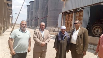 وكيل وزارة الزراعة بدمياط يتفقد توريد القمح 