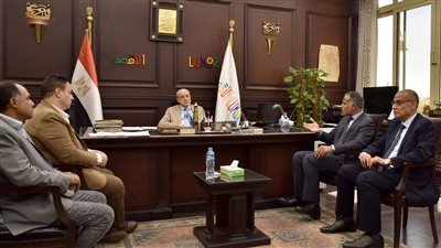 محافظ الأقصر يلتقي وفدًا من حزب أبناء مصر لبحث سبل التعاون المشترك