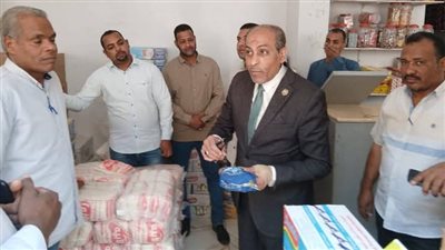«وكيل التموين» يقود حملة تفتيشية موسعة علي الأسواق جنوب الأقصر (صور)