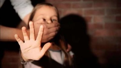 استدرجه إلى مكان مهجور.. مبلط يتعدي جنسيا على طفل في المنيا