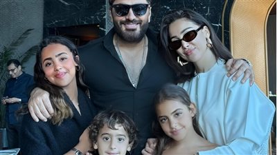 رغم التصريحات النارية.. تامر حسني وبسمة بوسيل يجتمعان في احتفال عائلي (فيديو)