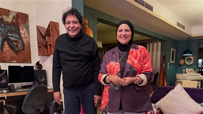 في لقاء غير متوقع.. دعاء فاروق في ضيافة الكينج محمد منير (فيديو وصور)