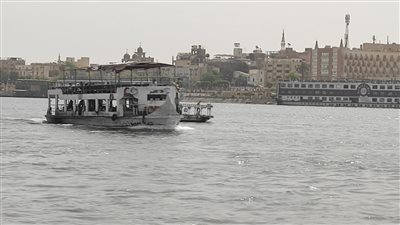 استئناف حركة الملاحة النهرية بالبر الغربي عقب تحسن الأحوال الجوية بالأقصر