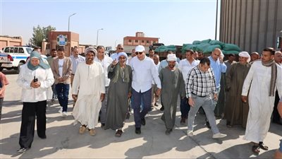خلال تفقده صومعة البهنسا ببنى مزار محافظ المنيا يتابع منظومة توريد القمح