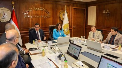 وزيرا التنمية المحلية والإسكان يبحثان تيسير وتبسيط إجراءات إصدار تراخيص المحال العامة 