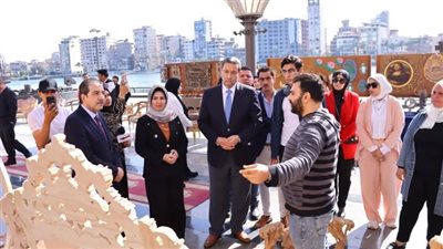 افتتحه محافظ دمياط... ساحة الكوبرى التاريخى تحتضن معرض 