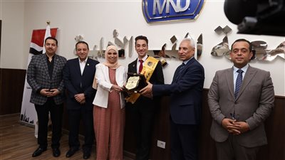 رئيس جامعة المنيا يكرم أول مجلس اتحاد طلاب الجامعة الأهلية