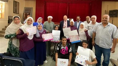 مدير تعليم قنا يكرم الطلاب الفائزون فى مسابقة «الطفل الموهوب»