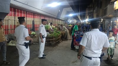 «مرافق الأقصر» تشن حملة لرفع إشغالات الباعة الجائلين في الشوراع (صور)