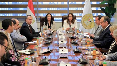 وزيرتا التنمية المحلية والتضامن يبحثان دعم مشروع «أيادي مصر» للتسويق للحرف التراثية واليدوية 