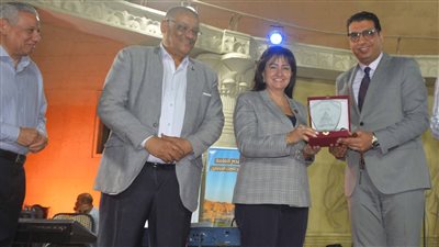 بالصور.. نائب المحافظ يشارك في حفل تكريم رائدات الأعمال في الأقصر