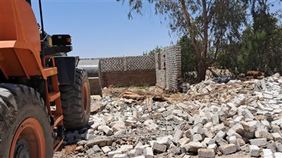 بالصور.. مدينة أرمنت تشن حملة لاسترداد أراضي أملاك الدولة بالأقصر