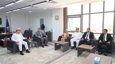 محافظ دمياط يستقبل مدير القيادات الأمنية والتنفيذية إيذانًا ببدء الاحتفالات بالعيد القومى