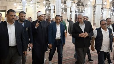 رئيس الوزراء يتفقد أعمال تطوير مسجد 