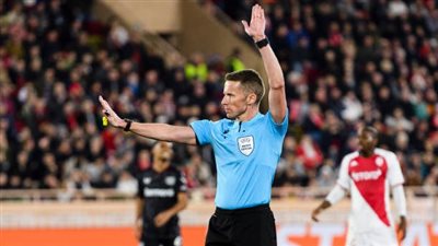 الاتحاد الإسباني يُعلن الطاقم التحكيمي لكلاسيكو الحسم بين برشلونة وريال مدريد