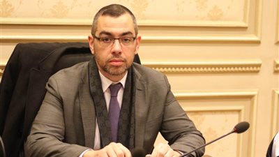 هل تستفيد مصر من الحرب التجارية بين الصين وأمريكا؟ خبير اقتصادي يُجيب