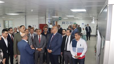 وفد لجنة الإدارة المحلية بمجلس النواب يتفقد مستشفى الناس بشبرا الخيمة