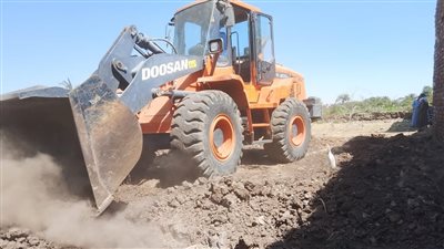 بالصور.. حملة لإزالة التعديات على أراضي أملاك الدولة غرب الأقصر