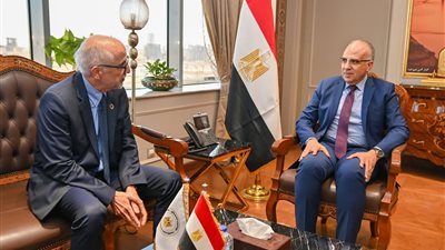 وزير الري يبحث مع مدير معهد البحر الأبيض المتوسط للمياه تعزيز التعاون
