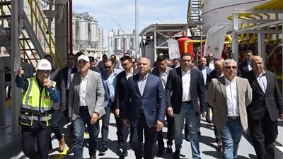 رئيس الوزراء يشهد افتتاح محطة الصب السائل بميناء غرب بورسعيد