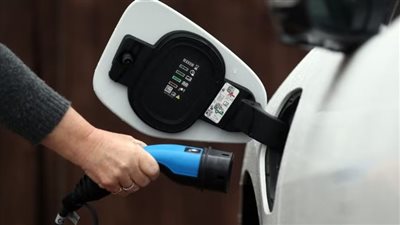 علماء يحطمون الرقم القياسي لشحن بطاريات السيارات الكهربائية