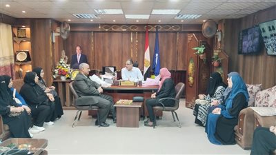 مدير تعليم دمياط يستقبل أولياء أمور طلاب التعليم المزدوج