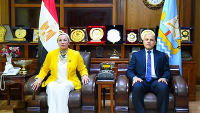 وزيرة البيئة تلتقى محافظ كفرالشيخ قبيل انطلاق مؤتمر الابتكار من أجل مستقبل أخضر