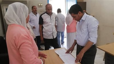 «وكيل الصحة» يتفقد العملية الطبية بالوحدات الصحية جنوب الأقصر (صور)