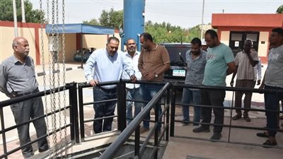 رئيس «مياه الأقصر» يتفقد إجراءات التشغيل بمحطة صرف الترعه الشرقى (صور)