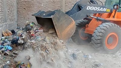 بالصور.. تنفيذ أعمال نظافة ورفع الأتربة والمخلفات الصلبة بشوارع الأقصر