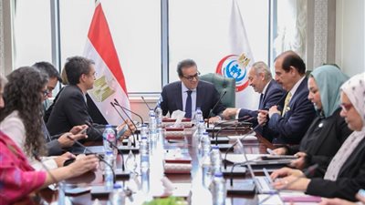  وزير الصحة يبحث مع وفد البنك الدولي تعزيز التعاون في ملف التنمية البشرية