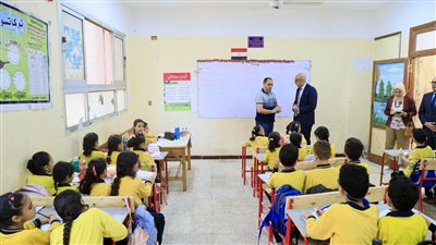 بالصور.. وزير التعليم في زيارة مفاجئة لمدارس الحوامدية 