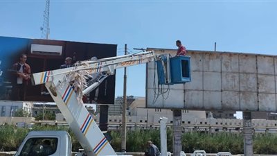  استمرار حملات مراجعة اللافتات غير المرخصة والعشوائية بالمنيا