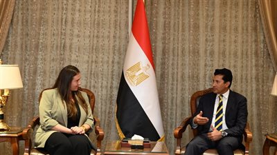 وزير الرياضة يبحث مع ممثل الدوري الإسباني 