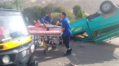 إصابة 5 أشخاص في حادث انقلاب سيارة ربع نقل بالمنيا 