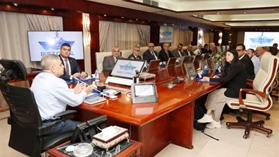 رئيس هيئة قناة السويس يبحث مع وفد مجموعة ميرسك سبل التعاون المشترك