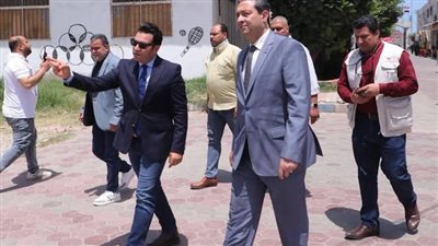 خلال جولته.. محافظ دمياط يتابع خطط التطوير بمركز شباب المدينة