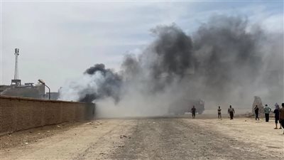 حريق يلتهم مخلفات التصنيع داخل مصنع الهدرجة في سوهاج| صور