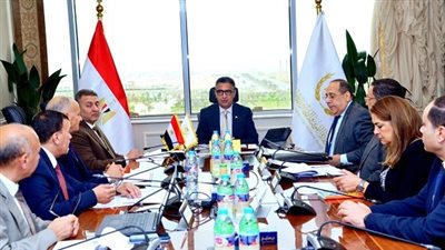 وزير التموين يبحث خطة تطوير فروع شركتي النيل والإسكندرية وتوفير السلع الأساسية