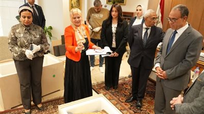 الخارجية تنجح في استعادة 25 قطعة أثرية نادرة مهربة من نيويورك