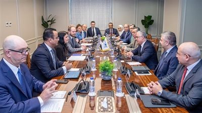 رئيس اقتصادية السويس يجتمع مع قيادات ميرسيك العالمية لبحث تعزيز التعاون