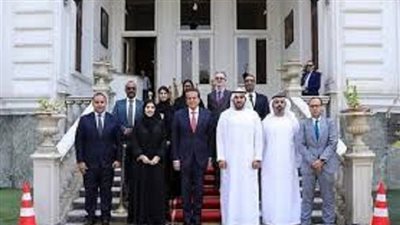 وزير الصحة يبحث تطوير الخدمات بمستشفيي الشيخ زايد التخصصي وآل نهيان