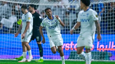 ميتروفيتش يقود الهلال لفوز قاتل يدمر الفتح بعد مباراة مجنونة 