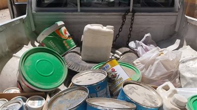 بالصور.. ضبط 500 عبوة منظفات ودهانات فاسدة بحملة تموينية في الأقصر