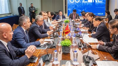 رئيس اقتصادية قناة السويس يستقبل وفدا صينيا رفيع المستوى لبحث التعاون