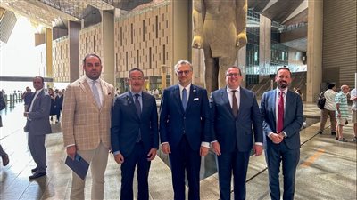  كبير مستشاري الرئيس الأمريكي يزور المتحف المصري الكبير 