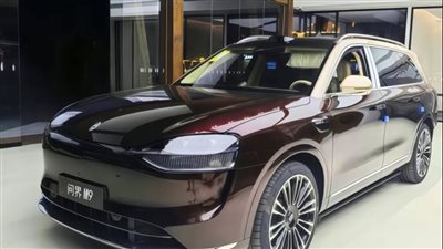 شركة صينية مغمورة تتجاوز بي إم دبليو ومرسيدس في سوق السيارات الفاخرة
