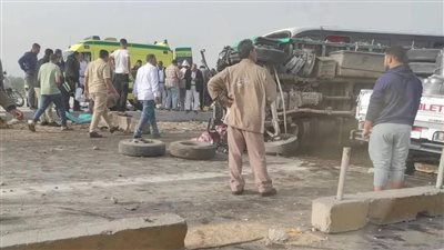 بالأسماء.. مصرع سائق وإصابة تباع في حادث انقلاب سيارة ربع نقل بالمنيا